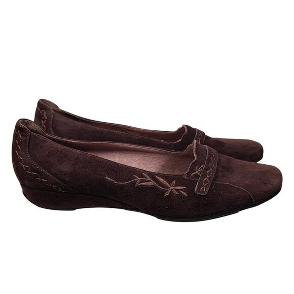 CLARKS Shoes Artisan Flats Comfort Brown Suede SlipOn Embroidered Women Size 9W - Picture 3 of 15